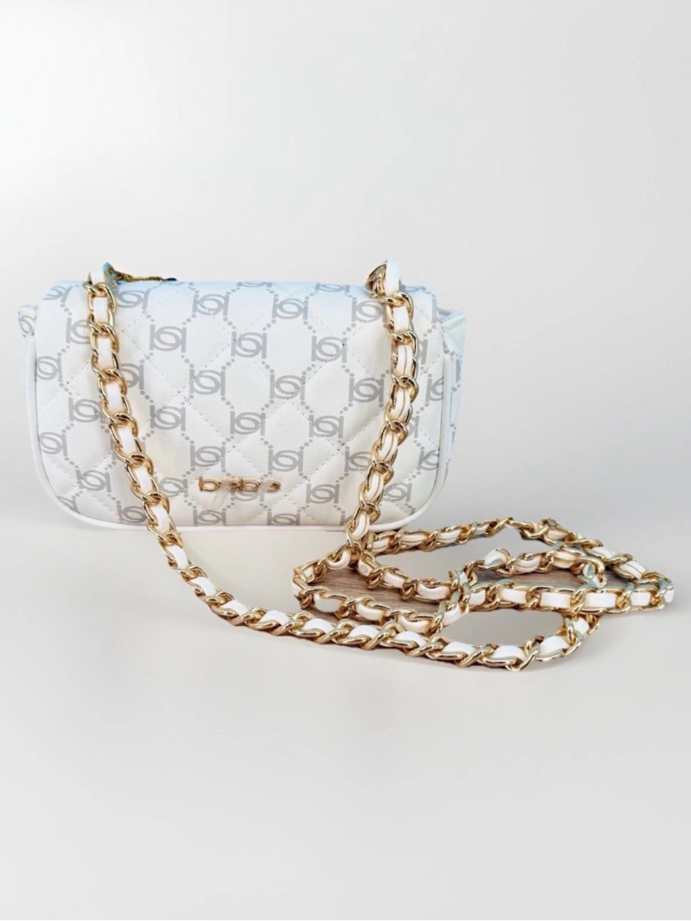 Bebe LIV Monogram Crossbody Small Logo Bag Quilted White Grey Gold Chain NWT Y2K - Picture 2 of 12